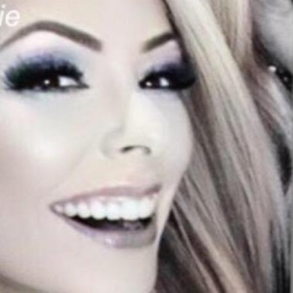 Meet your Posher, Claire